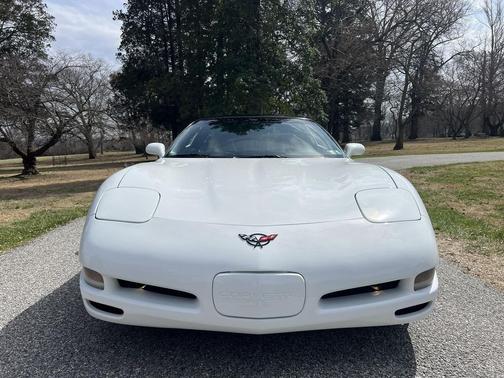 Arctic White 1998 Chevrolet Corvette Base