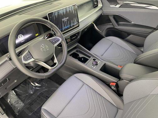 2025 Volkswagen Tiguan 2.0T SE 4MOTION