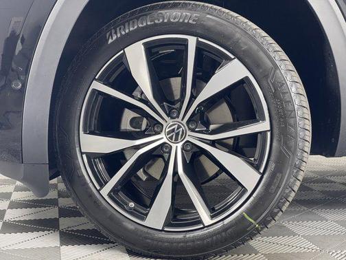 2026 Volkswagen Atlas 2.0T SEL Premium R-Line 4MOTION