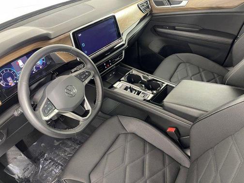 2024 Volkswagen Atlas 2.0T SE w/Technology 4MOTION