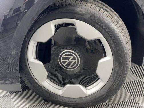 Deep Black Pearl 2025 Volkswagen ID. Buzz Pro S