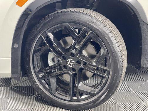 2025 Volkswagen Tiguan 2.0T SE R-Line Black 4MOTION
