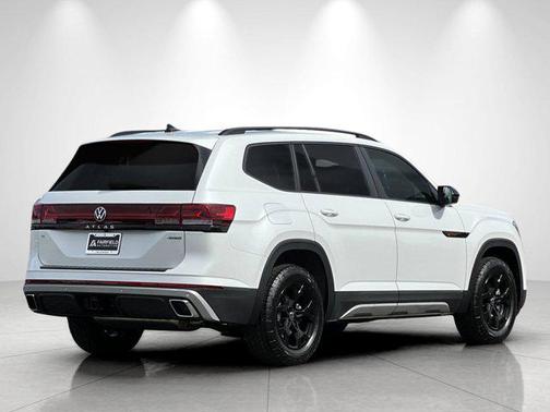 opal white pearl 2026 Volkswagen Atlas Peak Edition