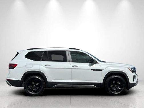 opal white pearl 2026 Volkswagen Atlas Peak Edition