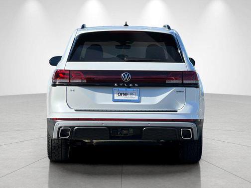 opal white pearl 2026 Volkswagen Atlas Peak Edition
