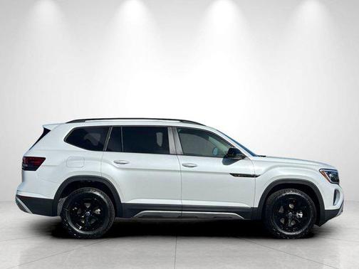 opal white pearl 2026 Volkswagen Atlas Peak Edition