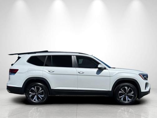 opal white pearl 2026 Volkswagen Atlas 2.0T SE
