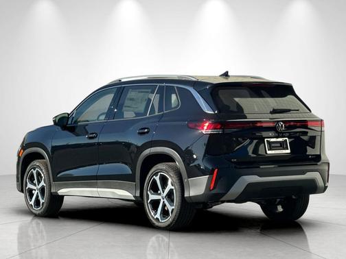 Deep Black Pearl 2026 Volkswagen Tiguan 2.0T SE