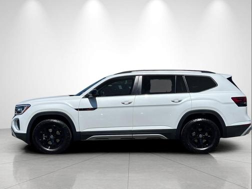 opal white pearl 2026 Volkswagen Atlas Peak Edition