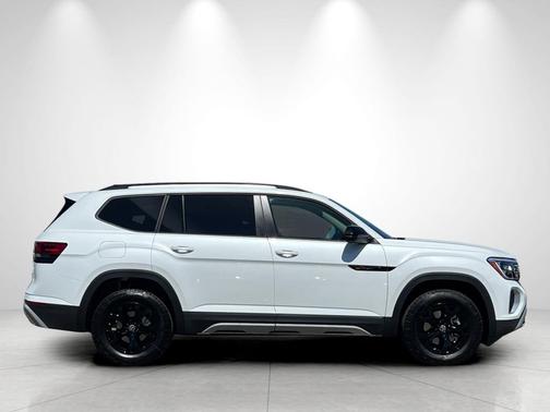 opal white pearl 2026 Volkswagen Atlas Peak Edition