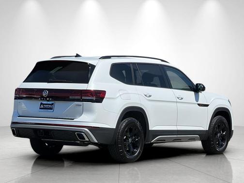 opal white pearl 2026 Volkswagen Atlas Peak Edition