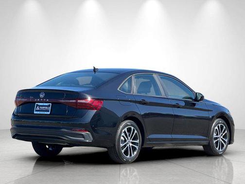 Deep Black Pearl 2026 Volkswagen Jetta 1.4T S