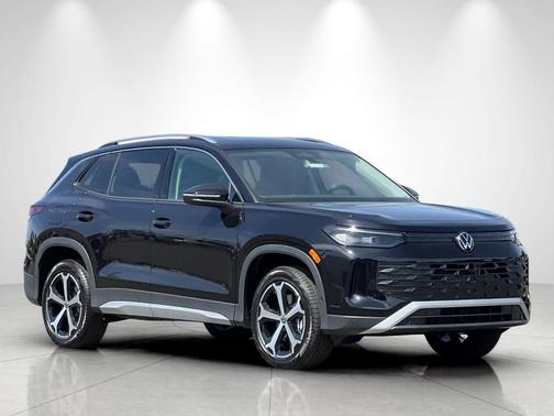 Deep Black Pearl 2026 Volkswagen Tiguan 2.0T SE