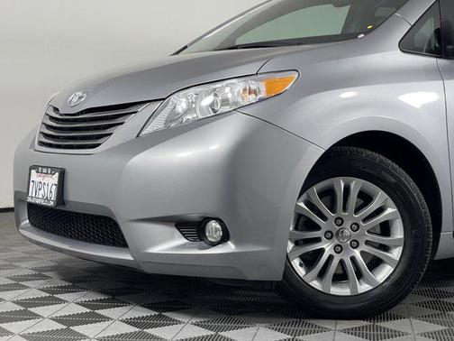 2017 Toyota Sienna XLE Premium