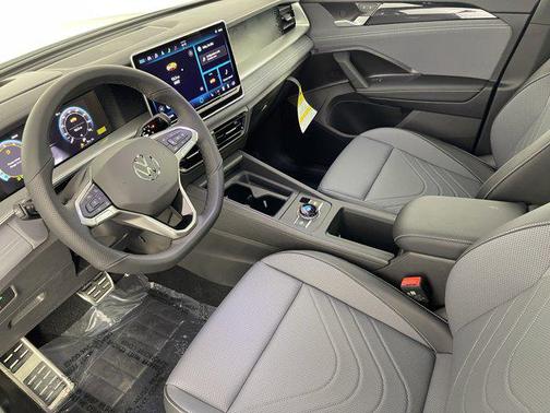 2025 Volkswagen Tiguan 2.0T SE R-Line Black 4MOTION