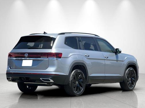 silver mist metallic 2026 Volkswagen Atlas 2.0T SE w/Technology