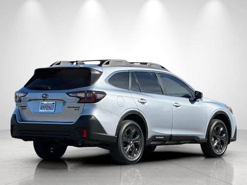 Ice Silver Metallic 2022 Subaru Outback Onyx Edition XT