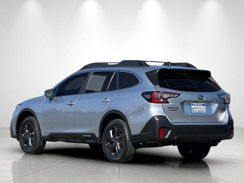 Ice Silver Metallic 2022 Subaru Outback Onyx Edition XT