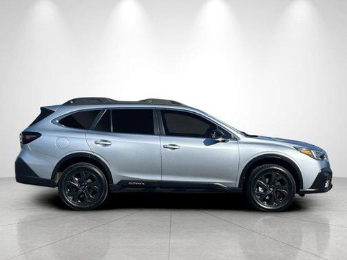 Ice Silver Metallic 2022 Subaru Outback Onyx Edition XT