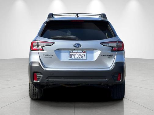 Ice Silver Metallic 2022 Subaru Outback Onyx Edition XT