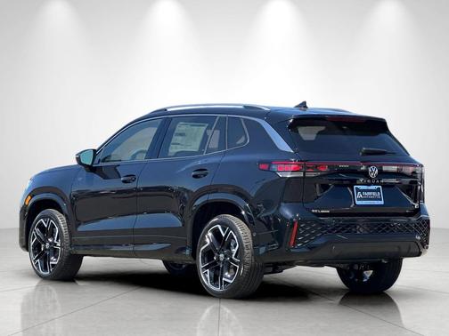 deep black pearl 2026 Volkswagen Tiguan 2.0T SEL R-Line 4MOTION