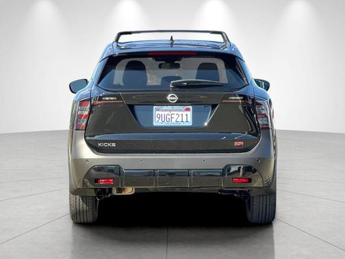 Super Black 2025 Nissan Kicks SR