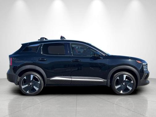 Super Black 2025 Nissan Kicks SR