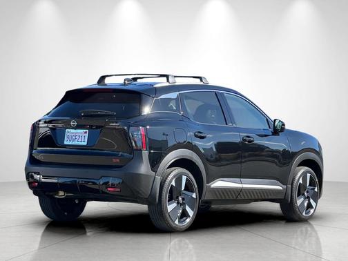 Super Black 2025 Nissan Kicks SR