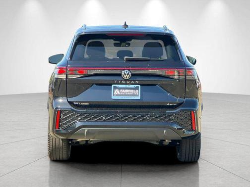 deep black pearl 2026 Volkswagen Tiguan 2.0T SEL R-Line 4MOTION