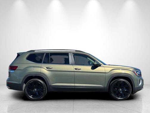 avocado green pearl 2026 Volkswagen Atlas 2.0T SE w/Technology