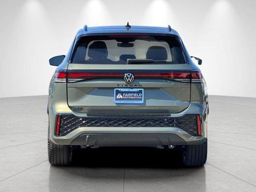 Avocado Green w/Deep Black Roof 2026 Volkswagen Tiguan 2.0T SE R-Line Black