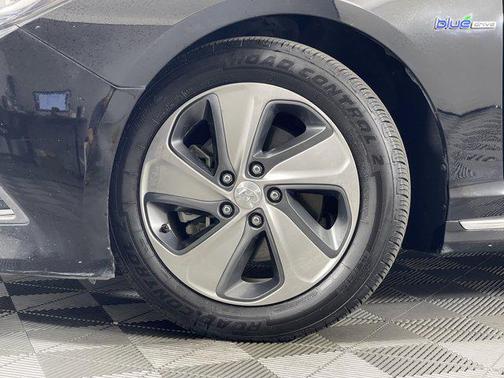 2017 Hyundai SONATA Hybrid Limited