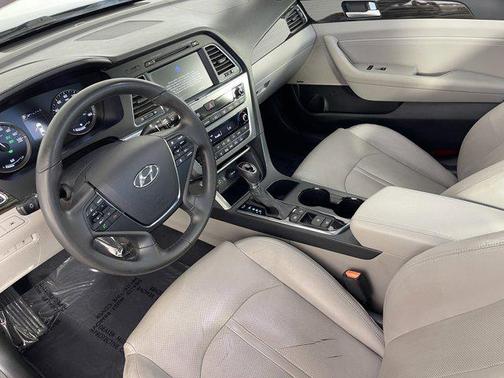 2017 Hyundai SONATA Hybrid Limited