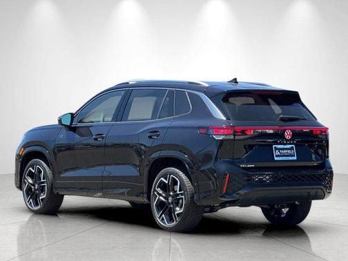 deep black pearl 2026 Volkswagen Tiguan 2.0T SEL R-Line 4MOTION