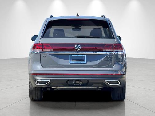 Pure Gray 2026 Volkswagen Atlas 2.0T SE w/Technology 4MOTION