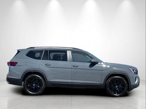 Pure Gray 2026 Volkswagen Atlas 2.0T SE w/Technology 4MOTION