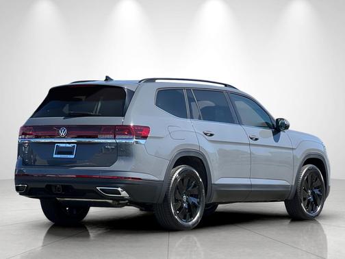 Pure Gray 2026 Volkswagen Atlas 2.0T SE w/Technology 4MOTION