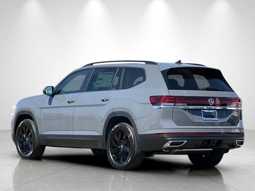 Pure Gray 2026 Volkswagen Atlas 2.0T SE w/Technology 4MOTION
