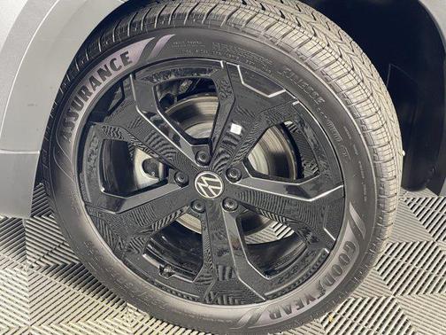 2025 Volkswagen Taos 1.5T SEL