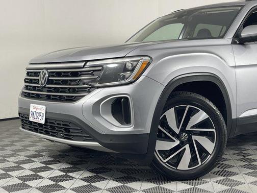 2024 Volkswagen Atlas 2.0T SE w/Technology 4MOTION