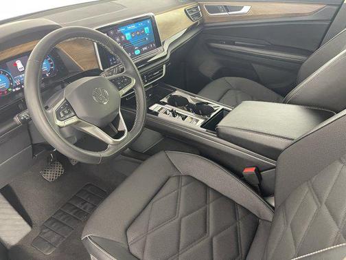 2024 Volkswagen Atlas 2.0T SE w/Technology 4MOTION