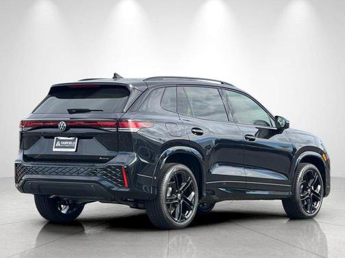deep black pearl 2026 Volkswagen Tiguan 2.0T SE R-Line Black 4MOTION