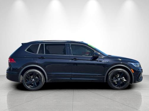 Deep Black Pearl 2023 Volkswagen Tiguan 2.0T SE R-Line Black 4MOTION