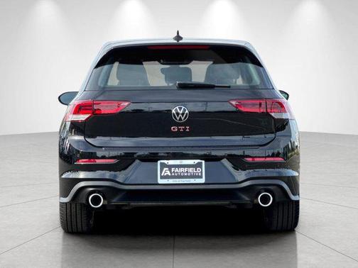 Mythos Black Metallic 2026 Volkswagen Golf GTI 2.0T SE DSG