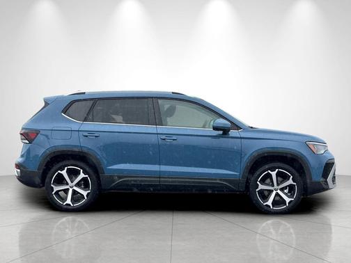 Monterey Blue Pearl 2026 Volkswagen Taos SEL