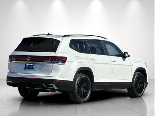 Opal White Pearl 2026 Volkswagen Atlas 2.0T SE w/Technology 4MOTION