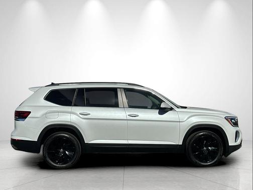 Opal White Pearl 2026 Volkswagen Atlas 2.0T SE w/Technology 4MOTION