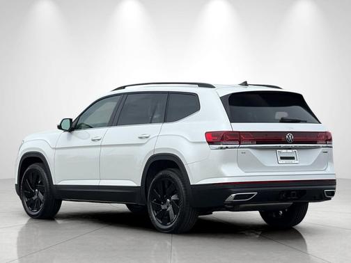 Opal White Pearl 2026 Volkswagen Atlas 2.0T SE w/Technology 4MOTION