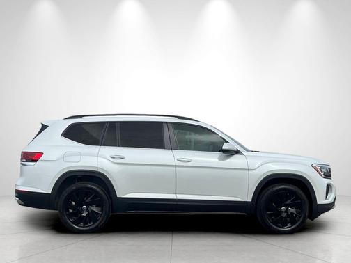 Opal White Pearl 2026 Volkswagen Atlas 2.0T SE w/Technology 4MOTION