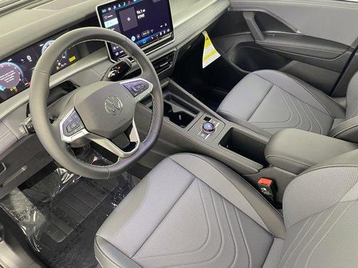 2025 Volkswagen Tiguan 2.0T SE 4MOTION